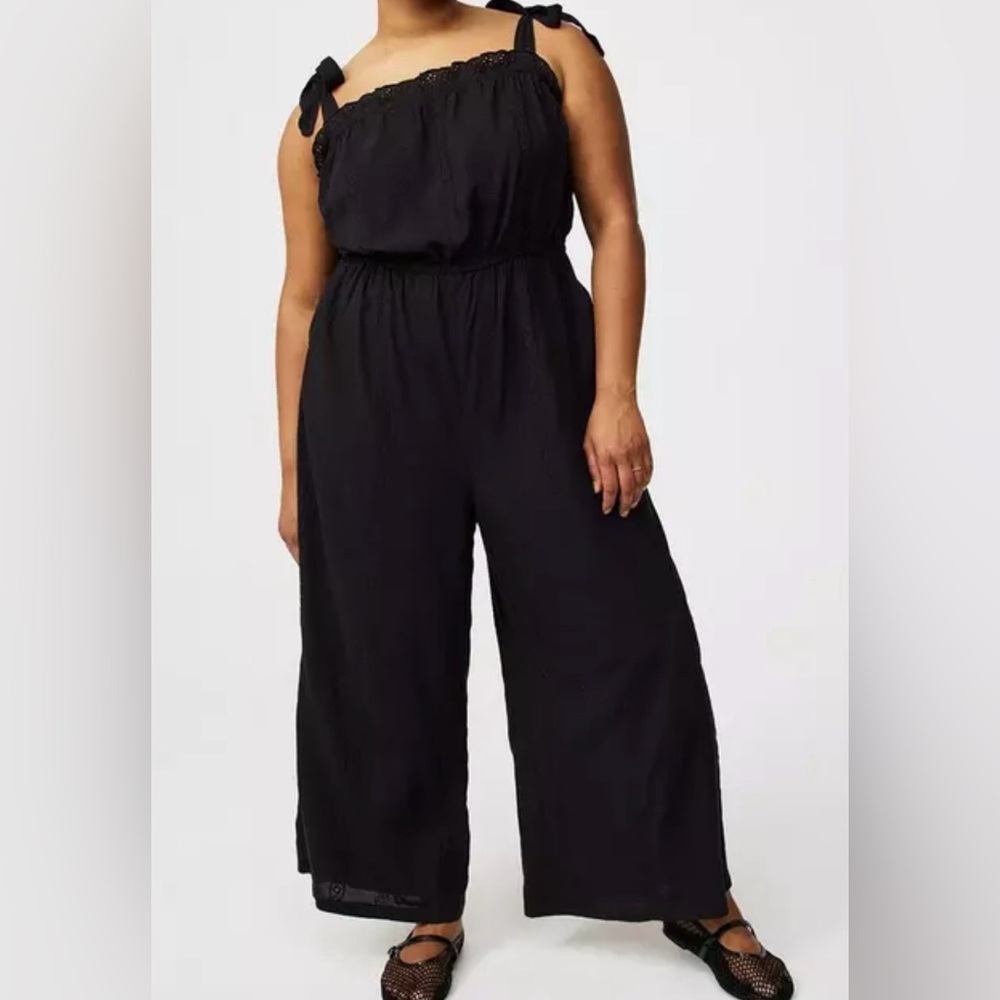 Torrid Challis Eyelet Jumpsuit. Size 5 (28) - Picture 2 of 4